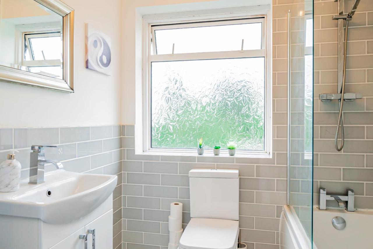 Stunning Place, Close To Windsor & Heathrow & Private Parking Burnham  Exterior foto