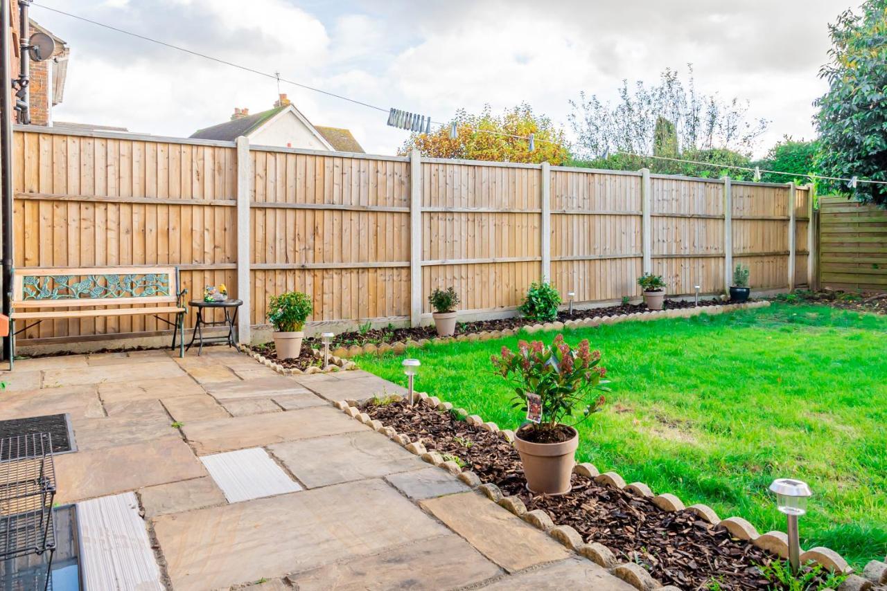 Stunning Place, Close To Windsor & Heathrow & Private Parking Burnham  Exterior foto