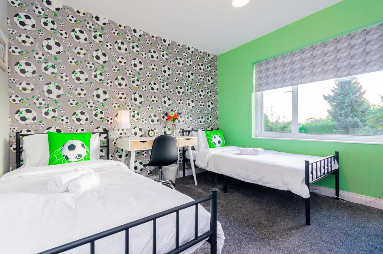 Stunning Place, Close To Windsor & Heathrow & Private Parking Burnham  Exterior foto